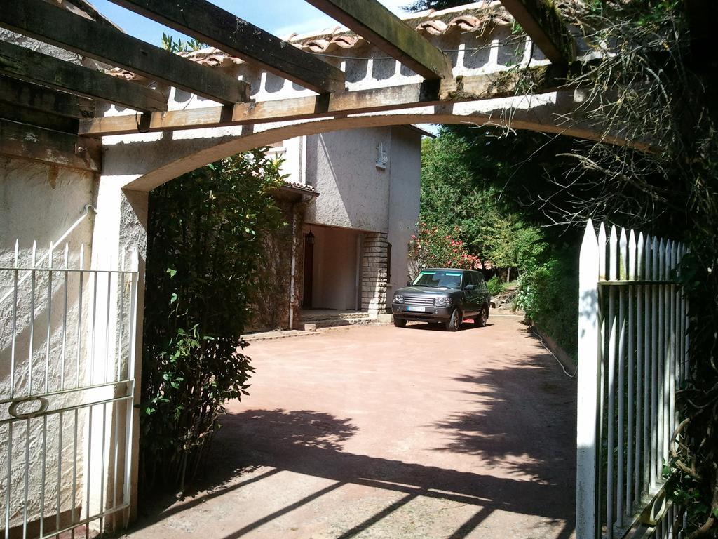 Mas Du Trezon Bed & Breakfast โชเลต์ ภายนอก รูปภาพ